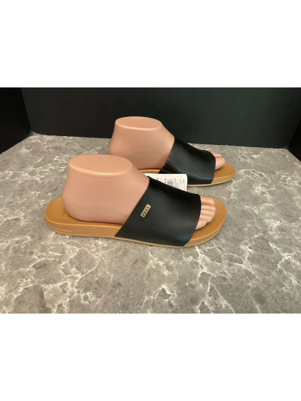 New! Womens Reef Cushion Scout Black Slide Sandals. Size 9. Nice Slides!!!